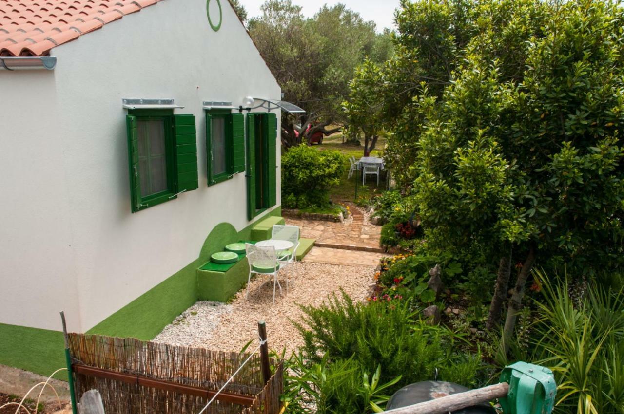 SUSTAINABLE SUN POWERED HOLIDAY HOME LISKI 3, CUNSKI **